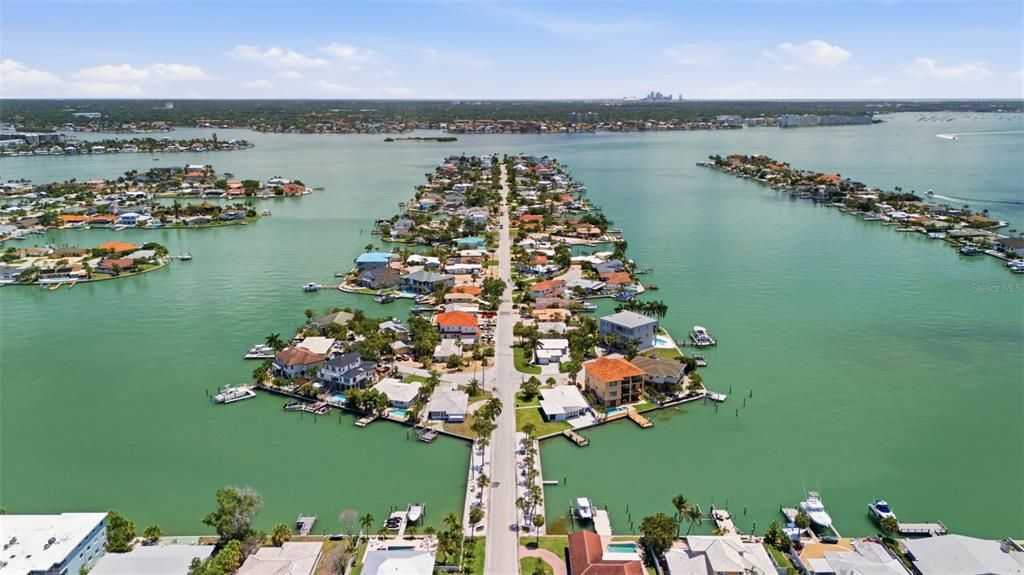 待售: $799,000 (0.18 acres)