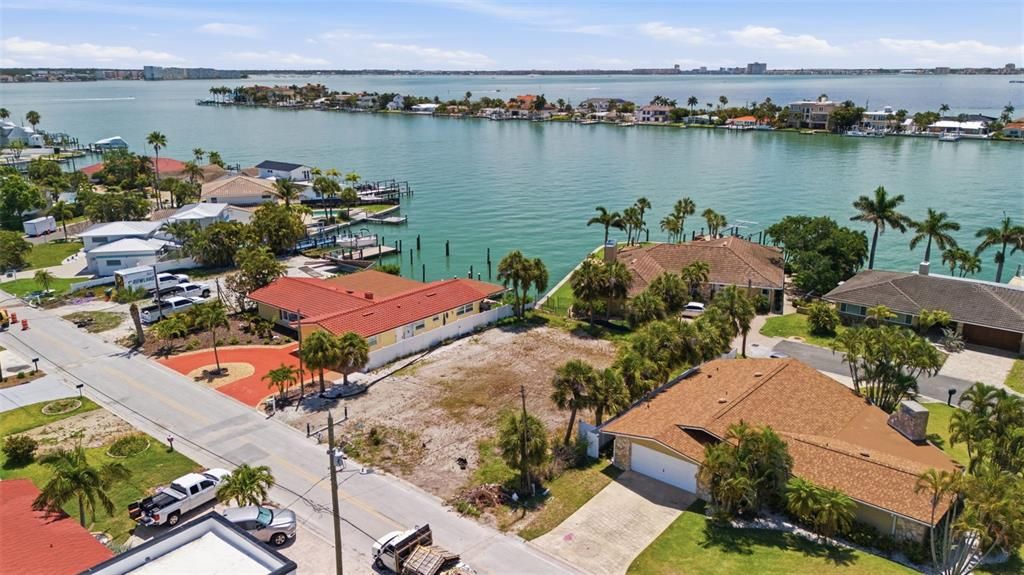 待售: $799,000 (0.18 acres)