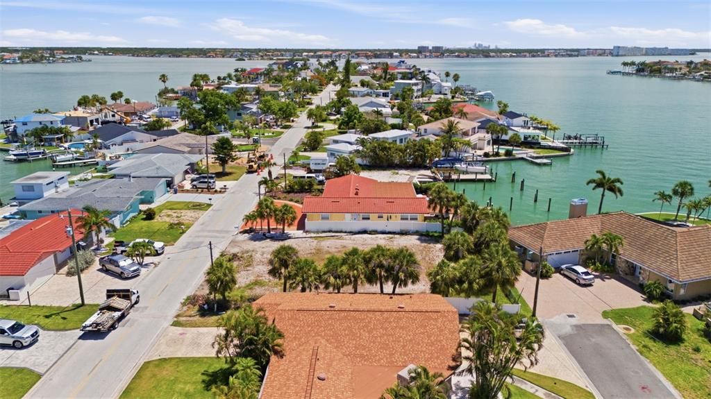 待售: $799,000 (0.18 acres)