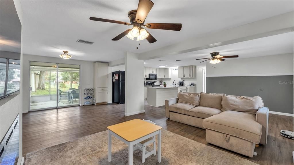 For Sale: $245,000 (3 beds, 1 baths, 1064 Square Feet)