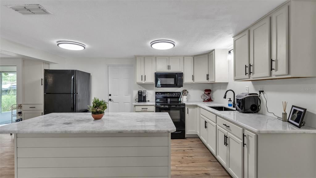 For Sale: $245,000 (3 beds, 1 baths, 1064 Square Feet)