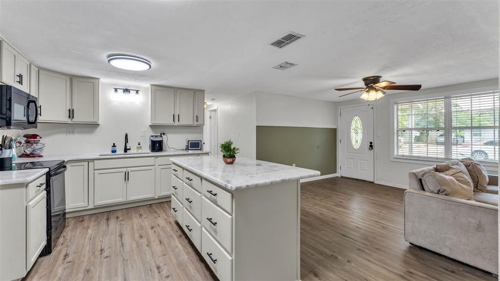 For Sale: $245,000 (3 beds, 1 baths, 1064 Square Feet)