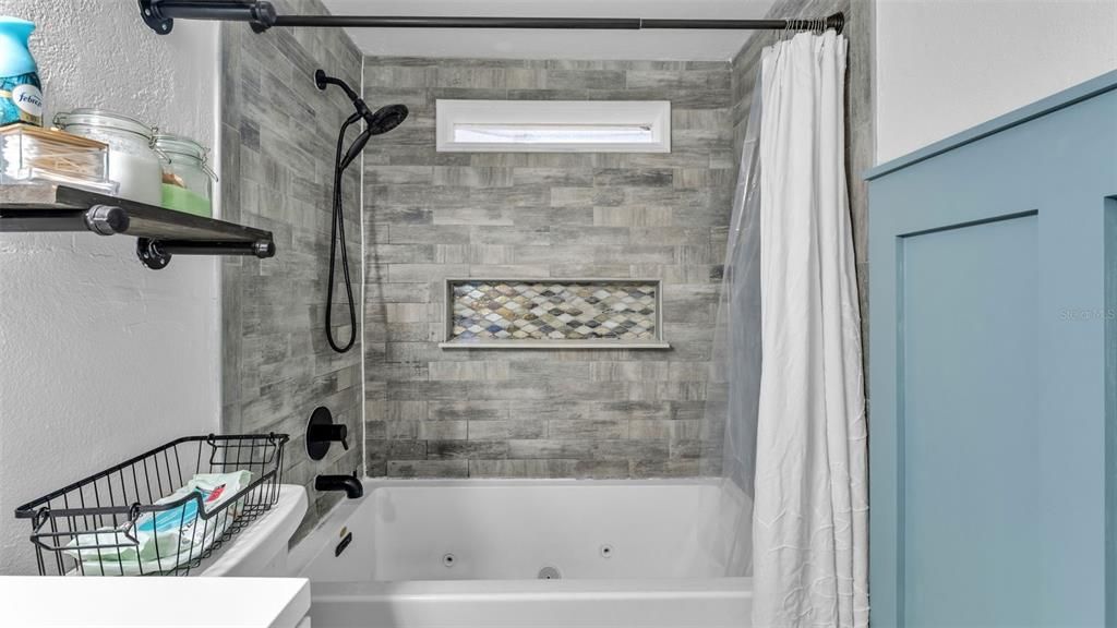 For Sale: $245,000 (3 beds, 1 baths, 1064 Square Feet)