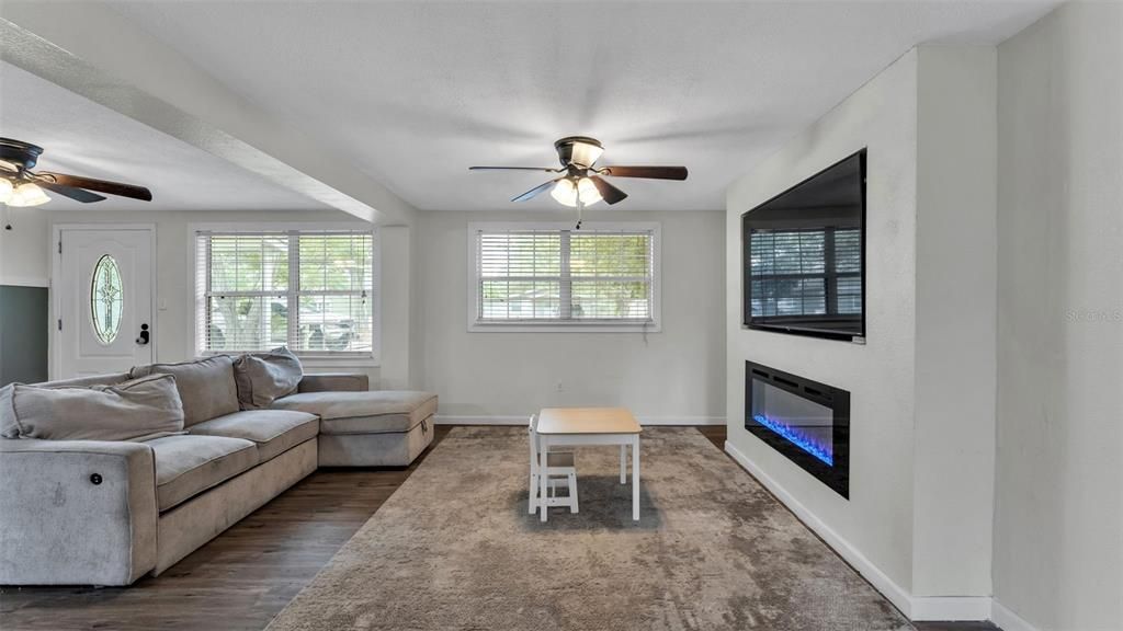 For Sale: $245,000 (3 beds, 1 baths, 1064 Square Feet)