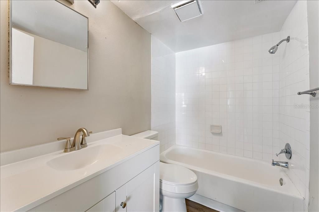 В аренду: $2,150 (4 спален, 2 ванн, 1363 Квадратных фут)