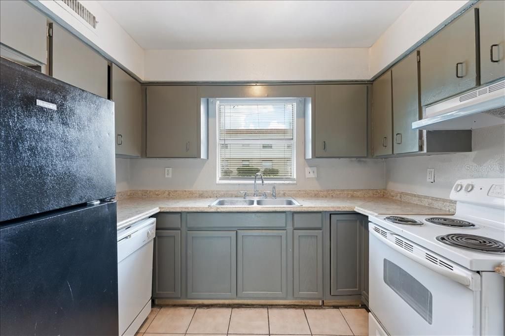 В аренду: $2,150 (4 спален, 2 ванн, 1363 Квадратных фут)