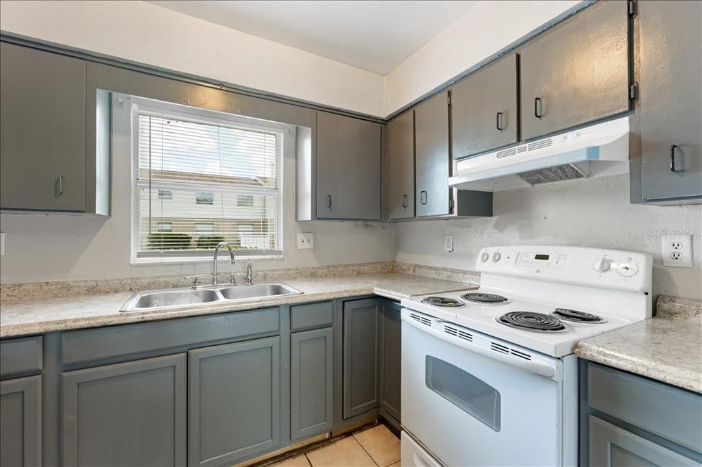 В аренду: $2,150 (4 спален, 2 ванн, 1363 Квадратных фут)