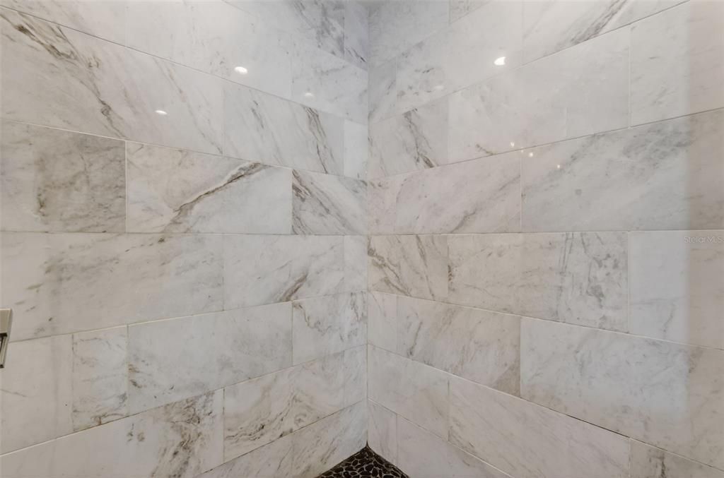 Activo con contrato: $639,000 (3 camas, 3 baños, 1939 Pies cuadrados)