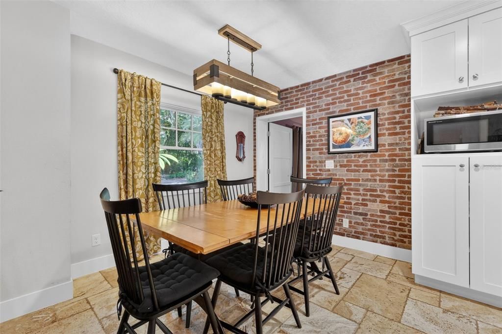 Activo con contrato: $639,000 (3 camas, 3 baños, 1939 Pies cuadrados)