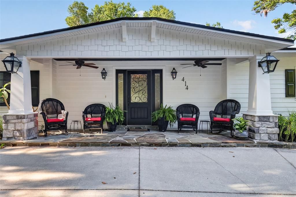 Activo con contrato: $639,000 (3 camas, 3 baños, 1939 Pies cuadrados)