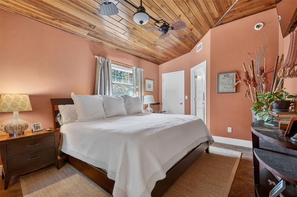 Activo con contrato: $639,000 (3 camas, 3 baños, 1939 Pies cuadrados)