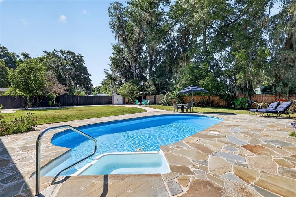 Activo con contrato: $639,000 (3 camas, 3 baños, 1939 Pies cuadrados)