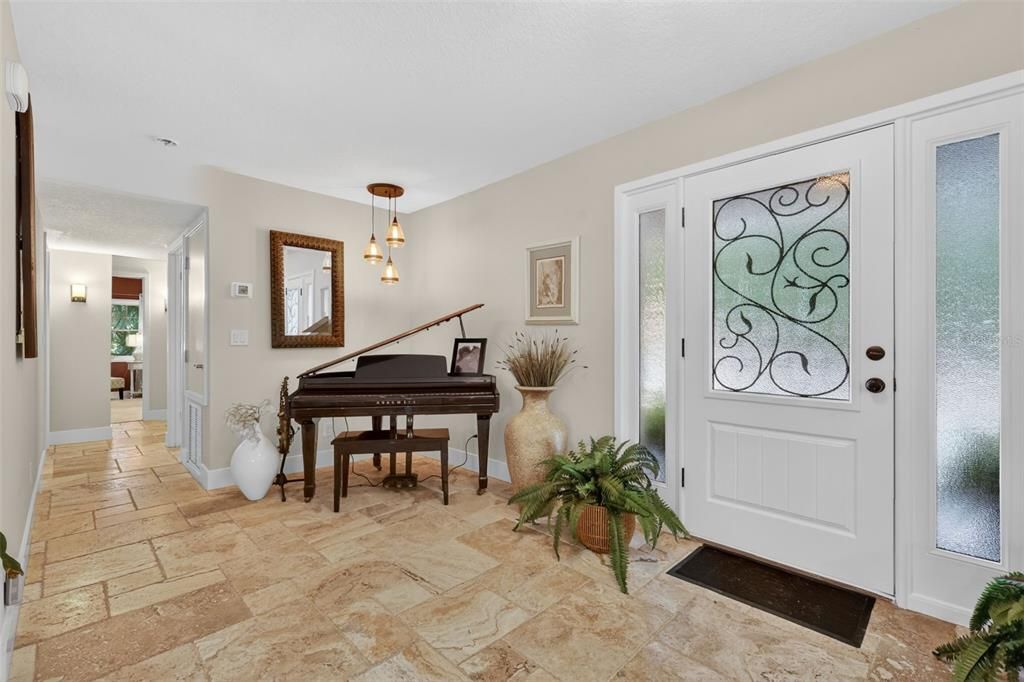 Activo con contrato: $639,000 (3 camas, 3 baños, 1939 Pies cuadrados)