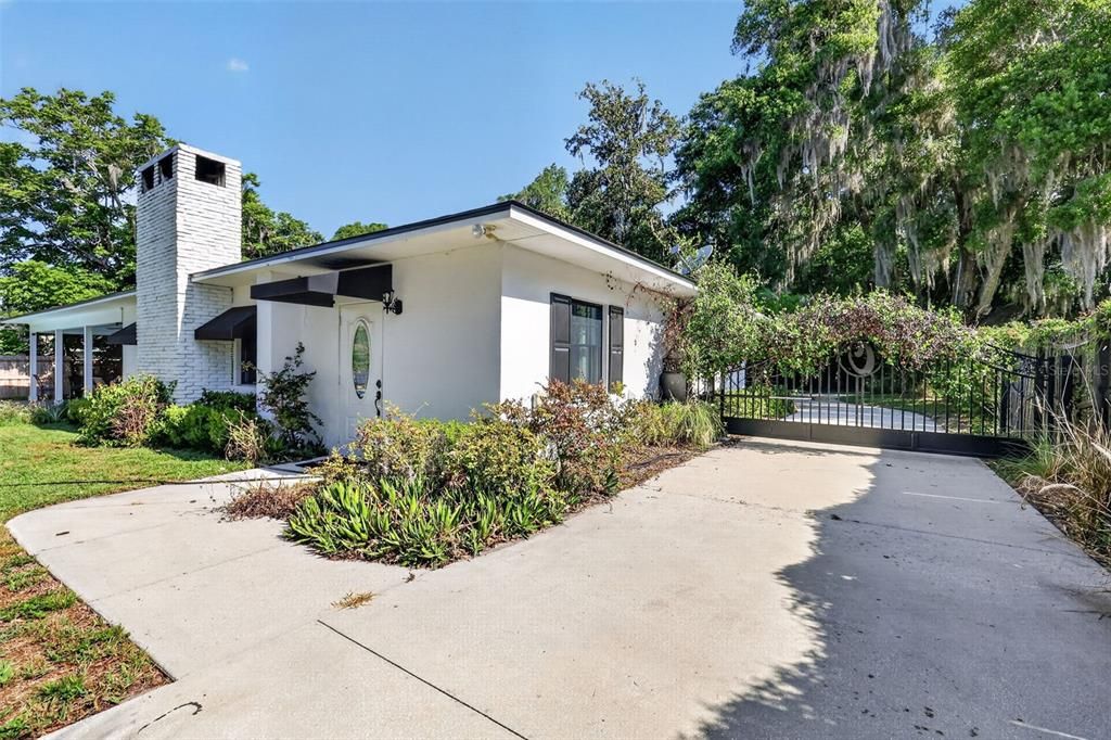 Activo con contrato: $639,000 (3 camas, 3 baños, 1939 Pies cuadrados)