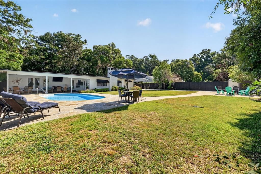 Activo con contrato: $639,000 (3 camas, 3 baños, 1939 Pies cuadrados)