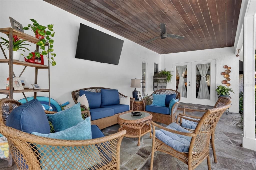 Activo con contrato: $639,000 (3 camas, 3 baños, 1939 Pies cuadrados)