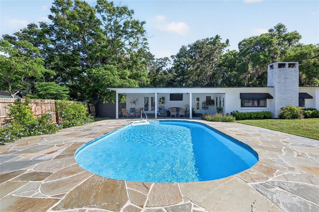 Activo con contrato: $639,000 (3 camas, 3 baños, 1939 Pies cuadrados)