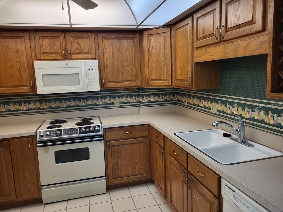 For Sale: $499,000 (3 beds, 3 baths, 2090 Square Feet)