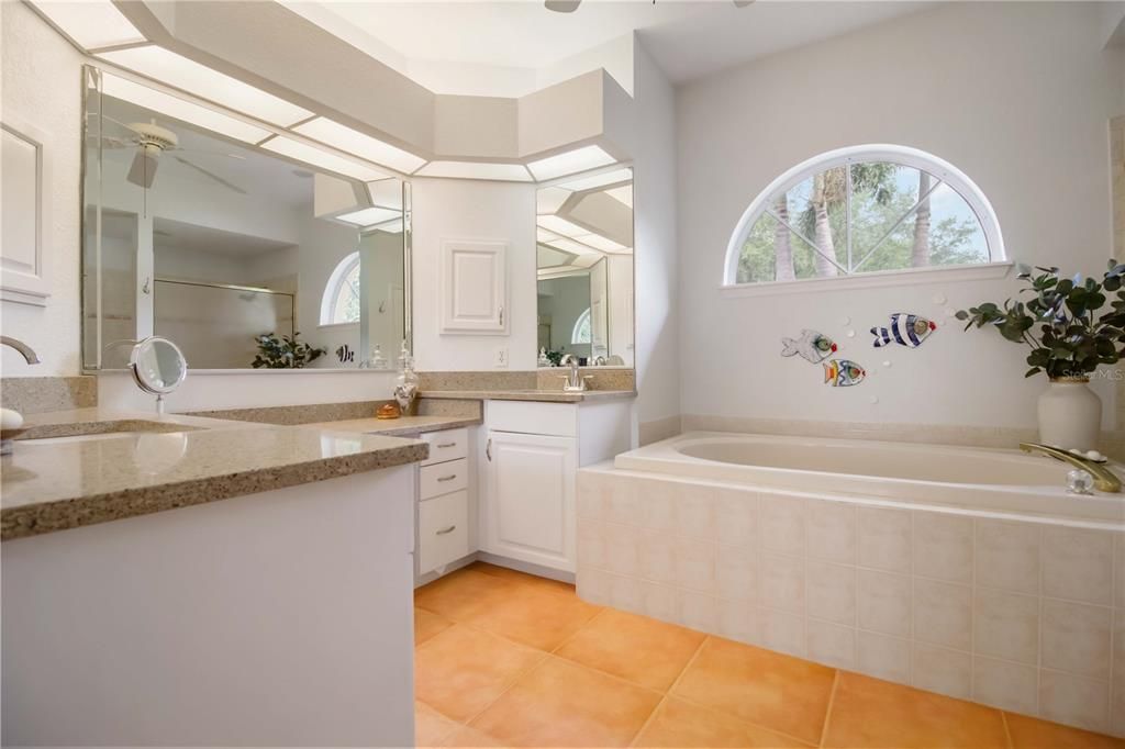 На продажу: $600,000 (4 спален, 3 ванн, 2853 Квадратных фут)