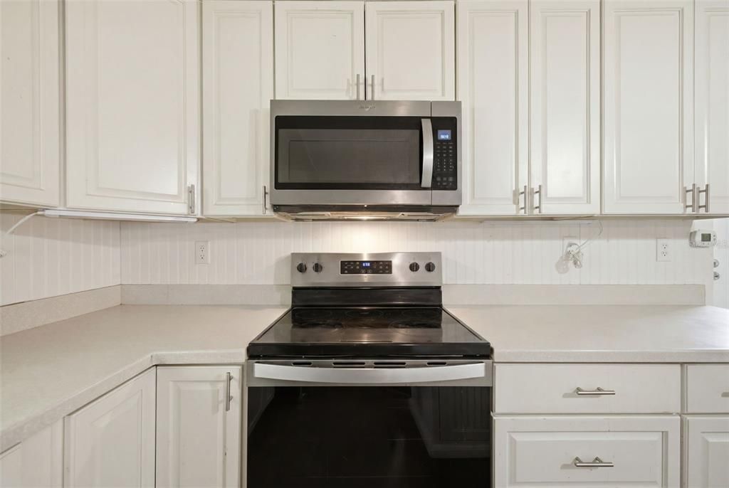 For Sale: $200,000 (2 beds, 2 baths, 1108 Square Feet)