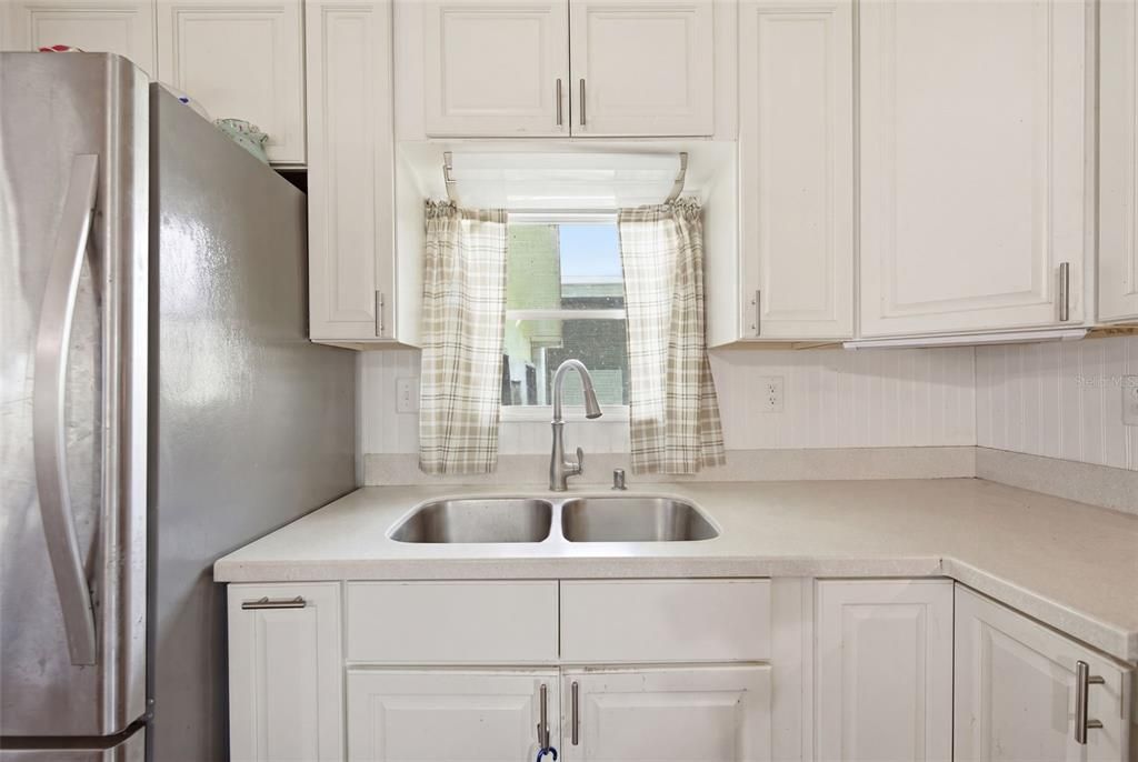 For Sale: $200,000 (2 beds, 2 baths, 1108 Square Feet)