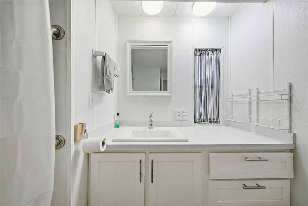 For Sale: $200,000 (2 beds, 2 baths, 1108 Square Feet)