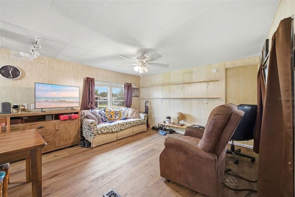 For Sale: $200,000 (2 beds, 2 baths, 1108 Square Feet)