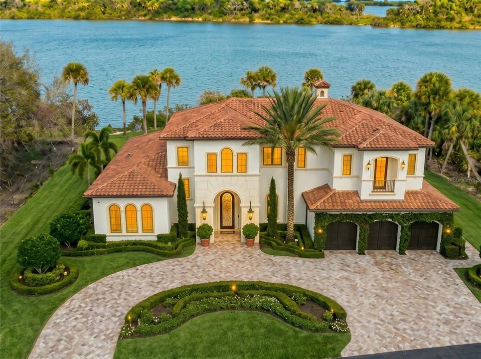 На продажу: $1,499,000 (0.80 acres)