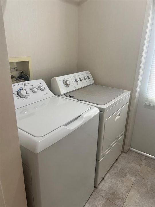 На продажу: $218,000 (2 спален, 2 ванн, 1264 Квадратных фут)