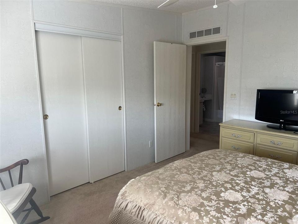 На продажу: $218,000 (2 спален, 2 ванн, 1264 Квадратных фут)