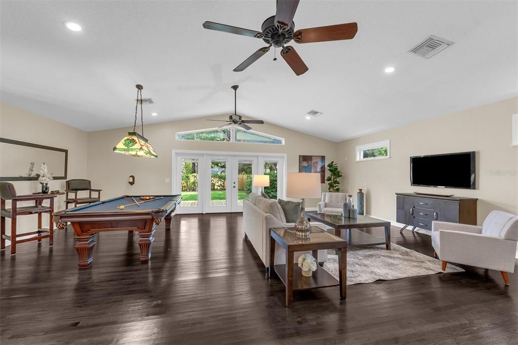 For Sale: $525,000 (2 beds, 1 baths, 1670 Square Feet)