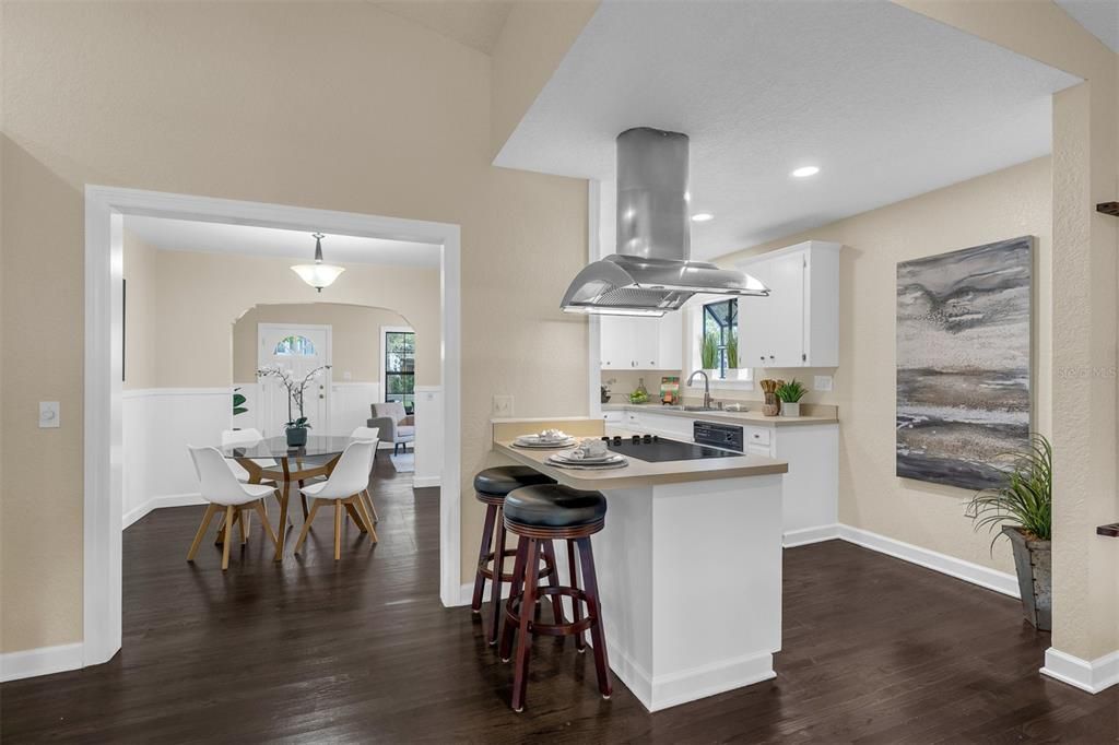 For Sale: $525,000 (2 beds, 1 baths, 1670 Square Feet)