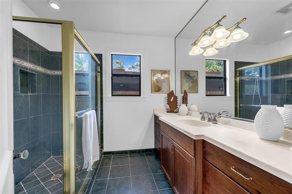 For Sale: $525,000 (2 beds, 1 baths, 1670 Square Feet)