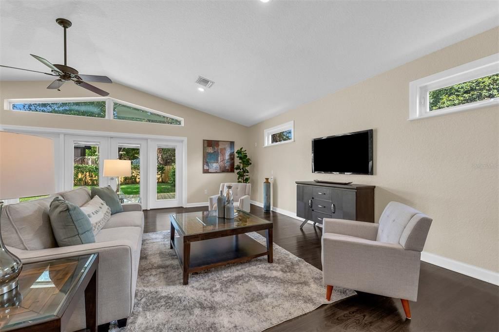 For Sale: $525,000 (2 beds, 1 baths, 1670 Square Feet)
