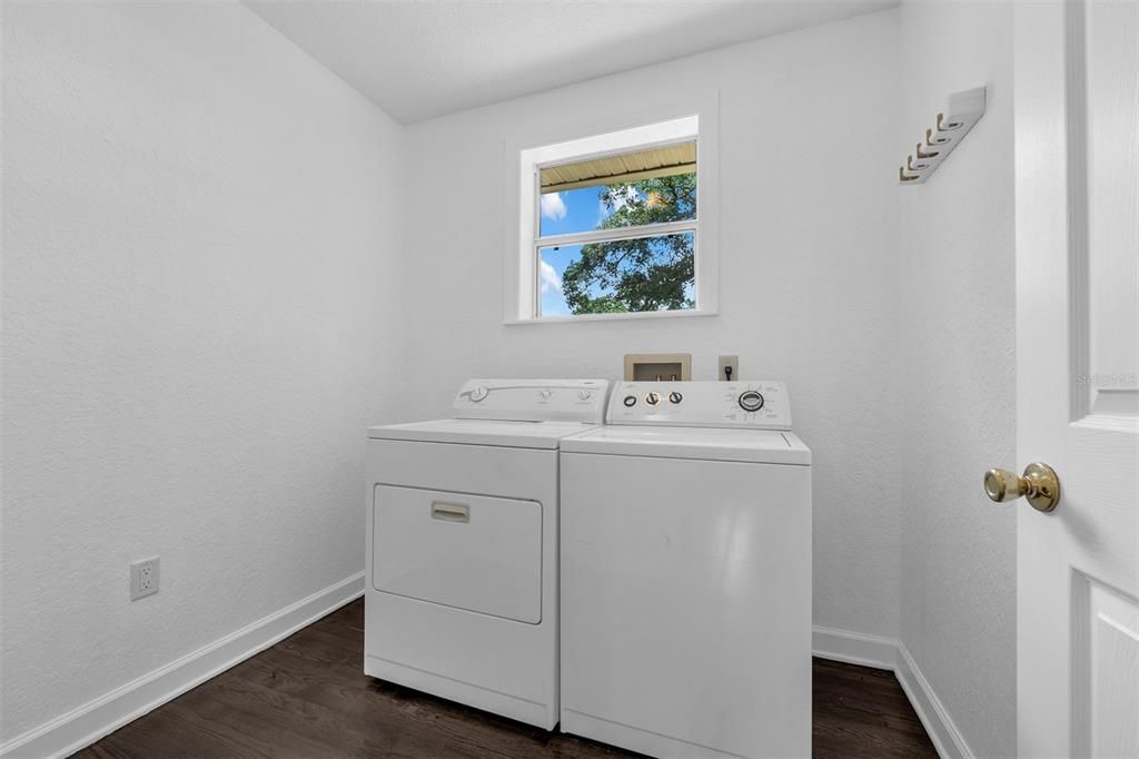 For Sale: $525,000 (2 beds, 1 baths, 1670 Square Feet)