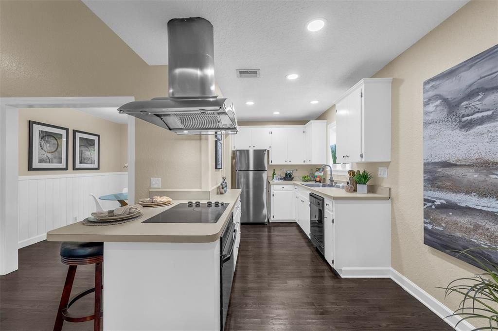 For Sale: $525,000 (2 beds, 1 baths, 1670 Square Feet)