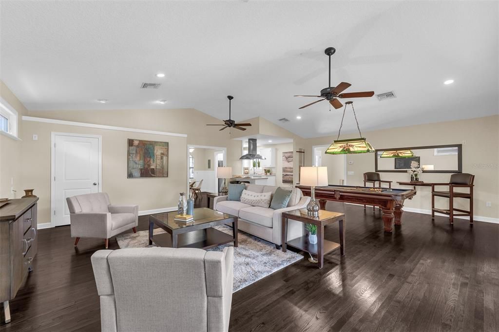 For Sale: $525,000 (2 beds, 1 baths, 1670 Square Feet)