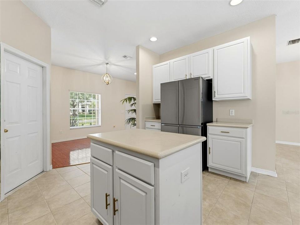 For Sale: $548,000 (4 beds, 2 baths, 2834 Square Feet)