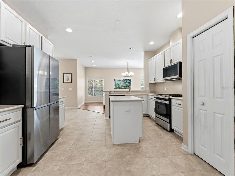 For Sale: $548,000 (4 beds, 2 baths, 2834 Square Feet)