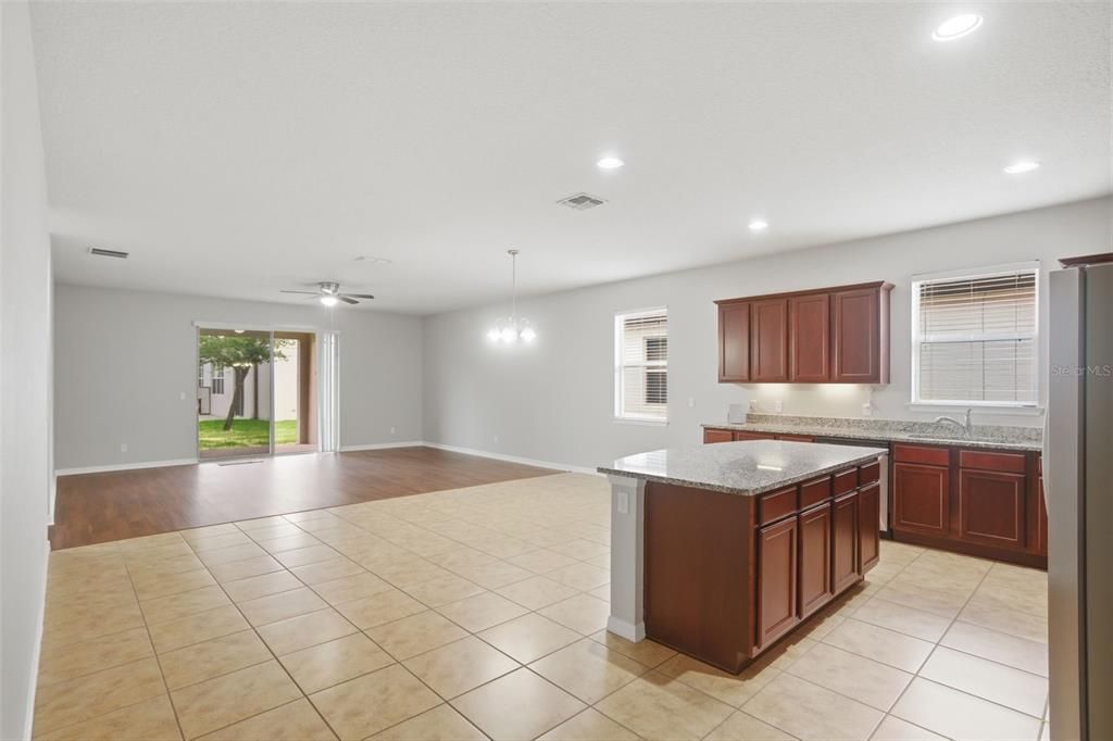 В аренду: $2,449 (4 спален, 2 ванн, 2144 Квадратных фут)