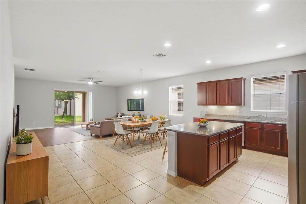 В аренду: $2,449 (4 спален, 2 ванн, 2144 Квадратных фут)
