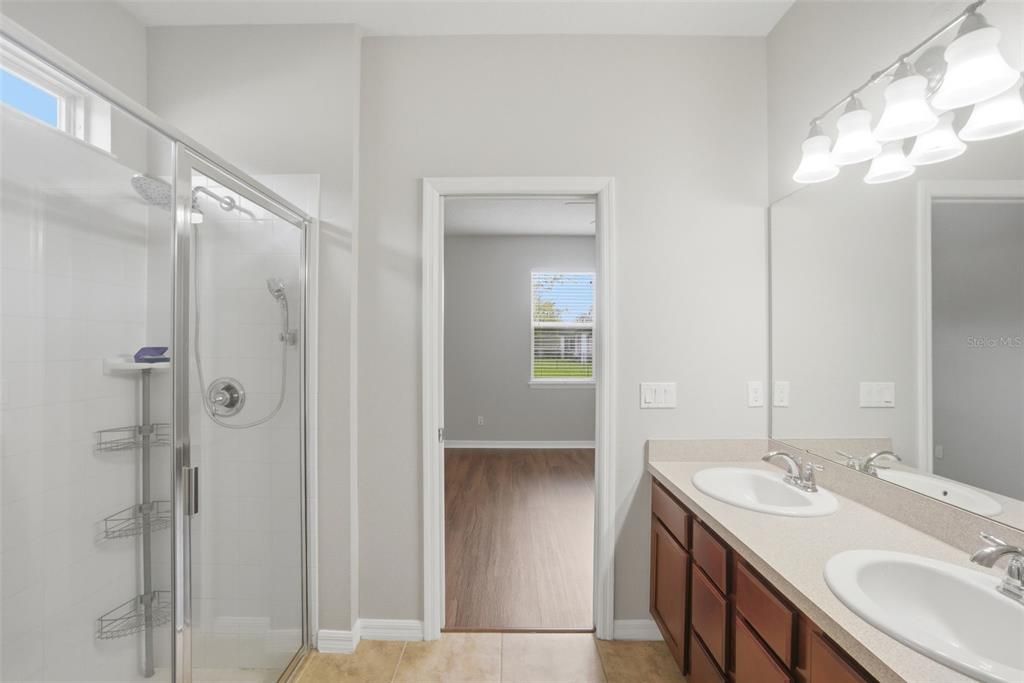 В аренду: $2,449 (4 спален, 2 ванн, 2144 Квадратных фут)