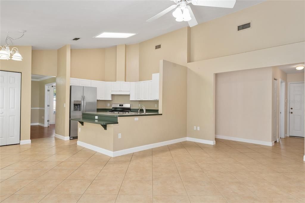 En Venta: $380,000 (4 camas, 2 baños, 2032 Pies cuadrados)
