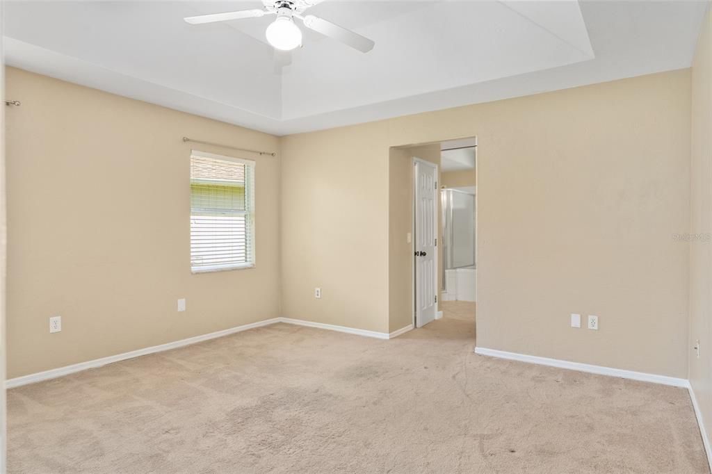 En Venta: $380,000 (4 camas, 2 baños, 2032 Pies cuadrados)