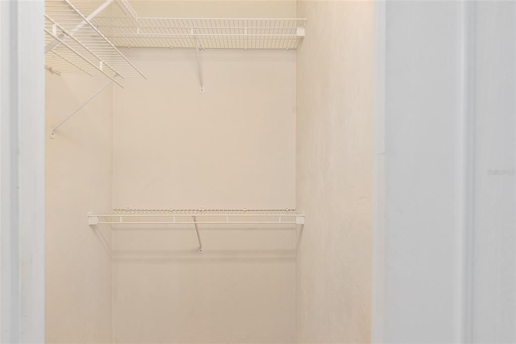 En Venta: $380,000 (4 camas, 2 baños, 2032 Pies cuadrados)
