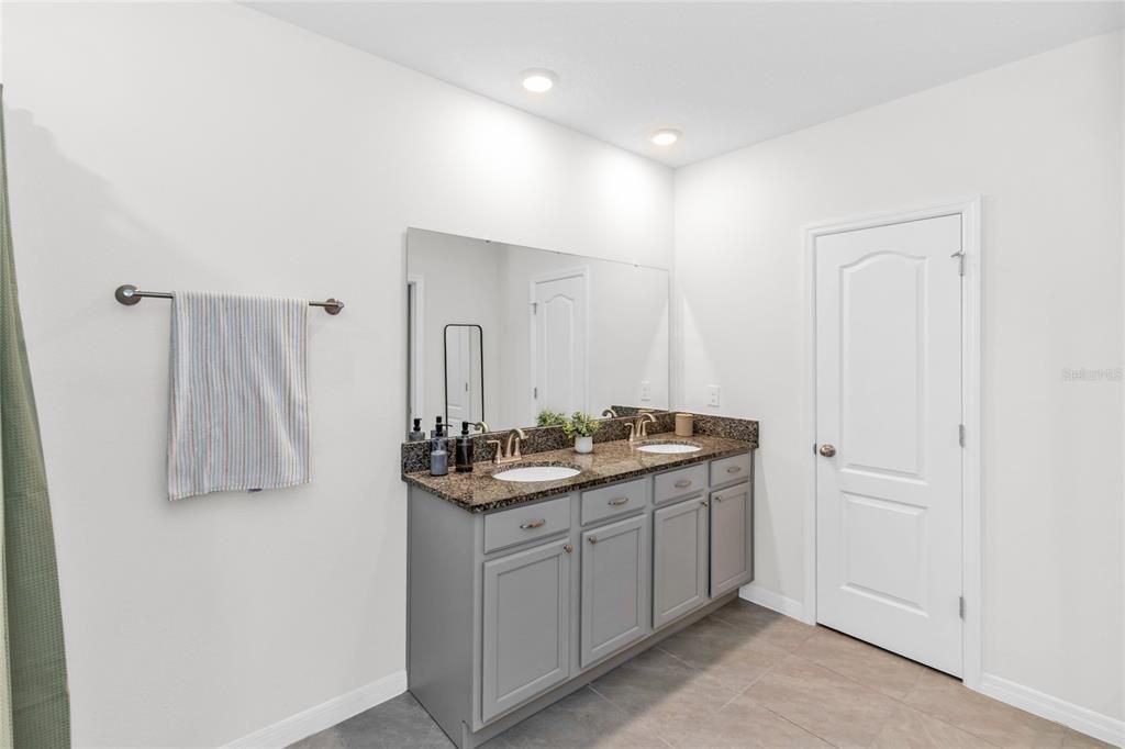 For Sale: $449,900 (4 beds, 2 baths, 2261 Square Feet)
