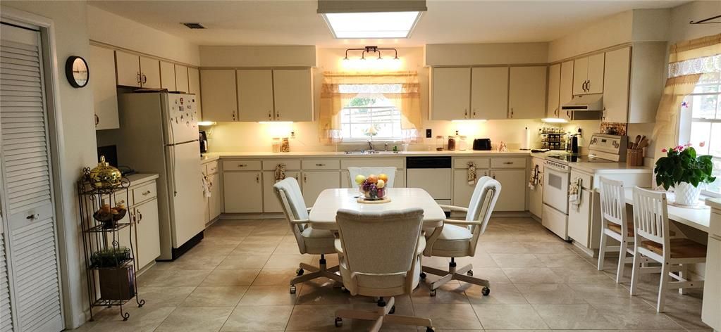 Active With Contract: $480,000 (2 beds, 2 baths, 2268 Square Feet)