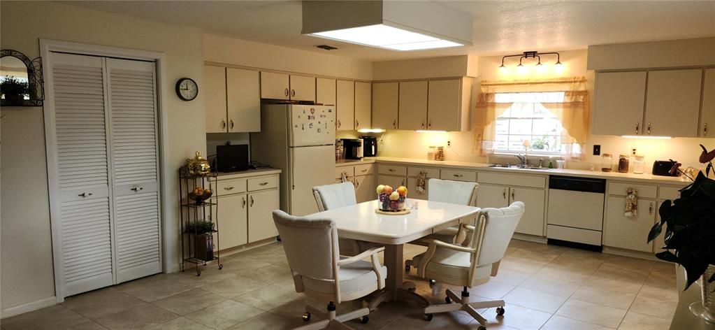 Active With Contract: $480,000 (2 beds, 2 baths, 2268 Square Feet)