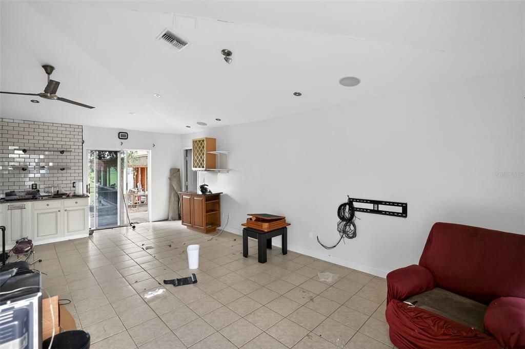 En Venta: $365,000 (3 camas, 2 baños, 1680 Pies cuadrados)