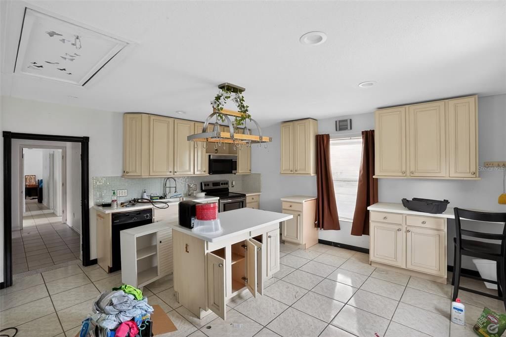 En Venta: $365,000 (3 camas, 2 baños, 1680 Pies cuadrados)